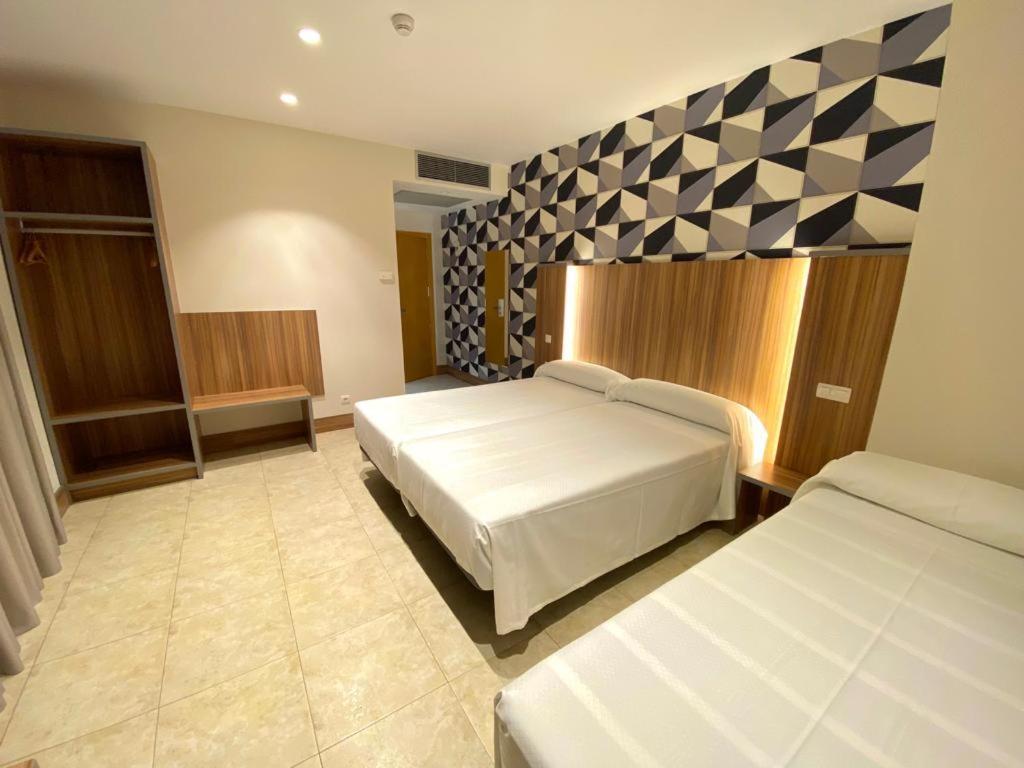 Hotel Camino Real Dueñas Kültér fotó