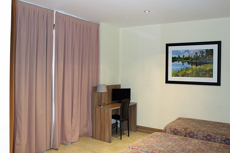 Hotel Camino Real Dueñas Kültér fotó