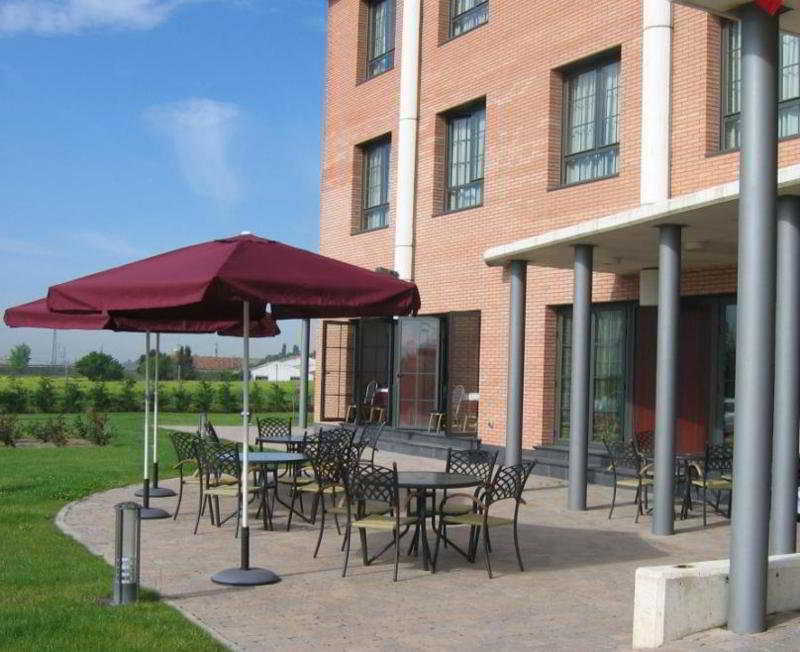 Hotel Camino Real Dueñas Kültér fotó
